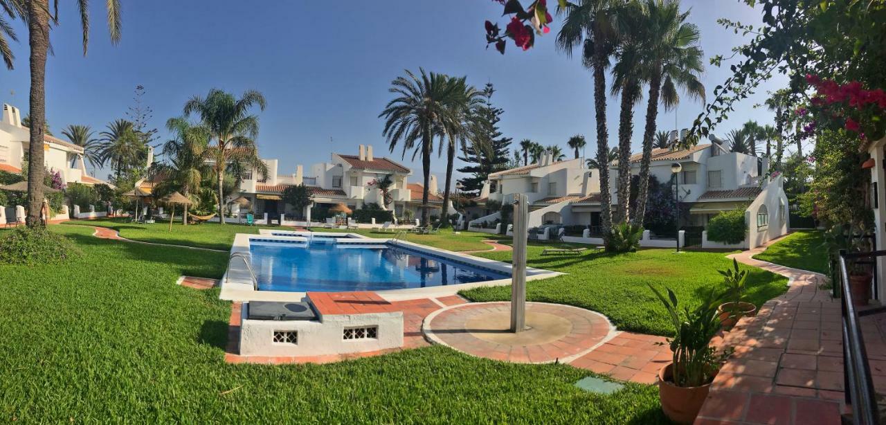 קאלטה דה ולס Beachfront Oasis In Costa Del Sol. מראה חיצוני תמונה