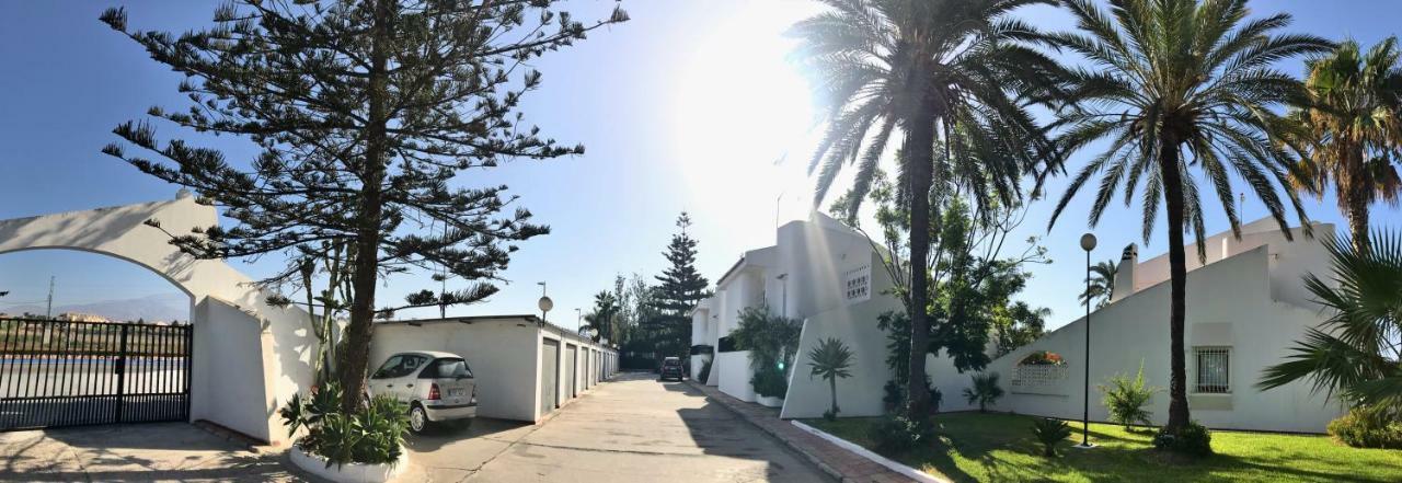 קאלטה דה ולס Beachfront Oasis In Costa Del Sol. מראה חיצוני תמונה